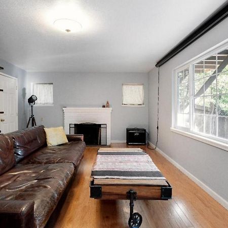 Large 1 Bedroom Apartment, Home Theater, Fireplace Berkeley Buitenkant foto